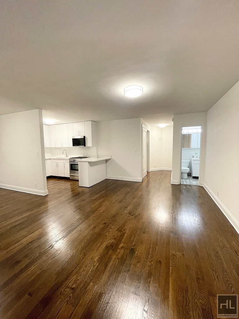 East 56 Street - Photo 2