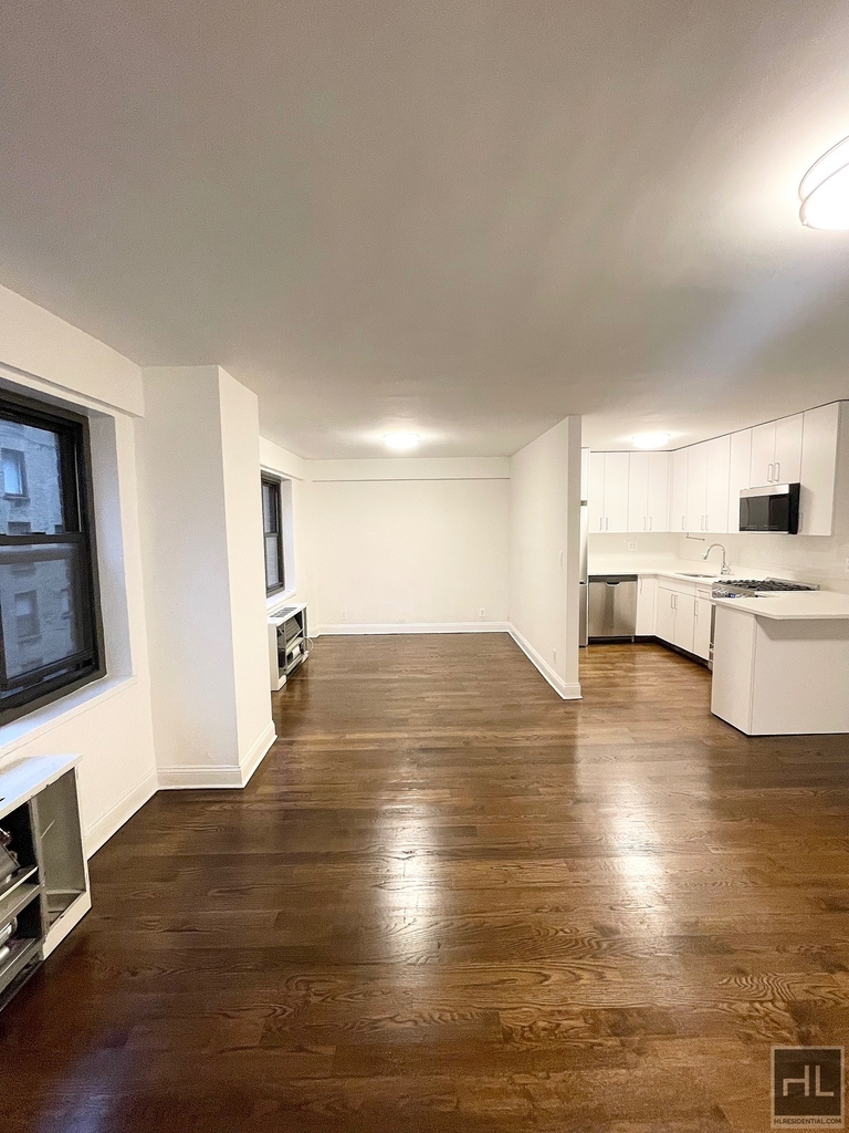 East 56 Street - Photo 9