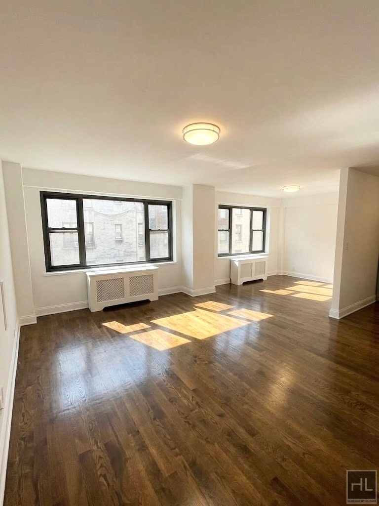 East 56 Street - Photo 0