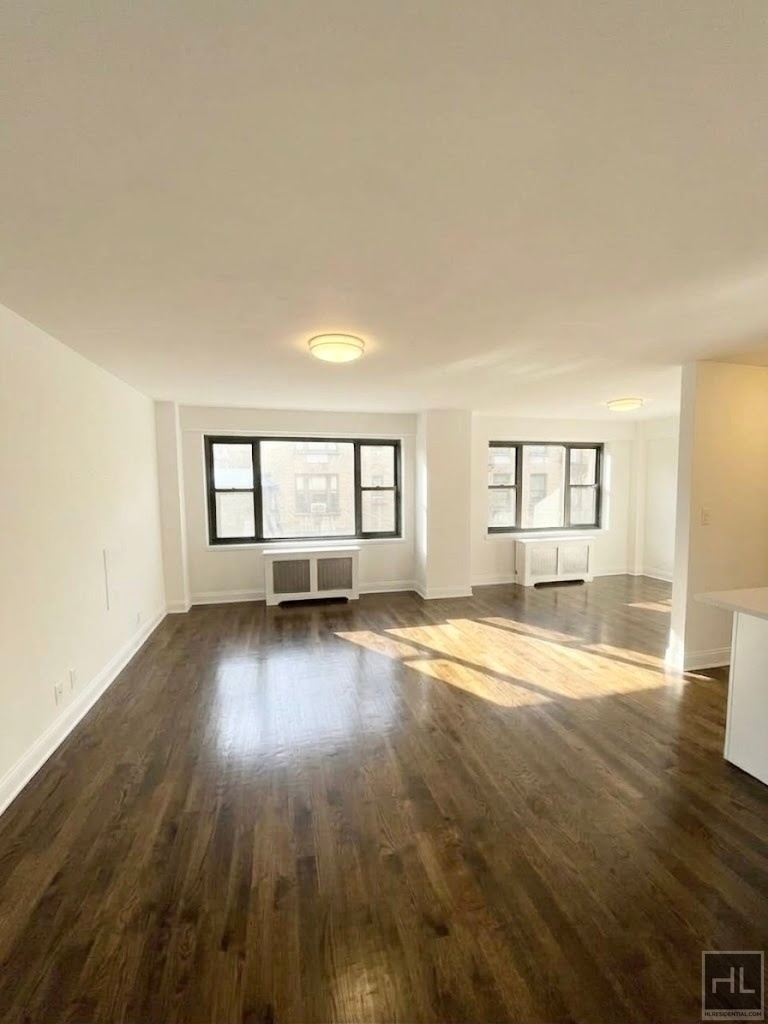 East 56 Street - Photo 1