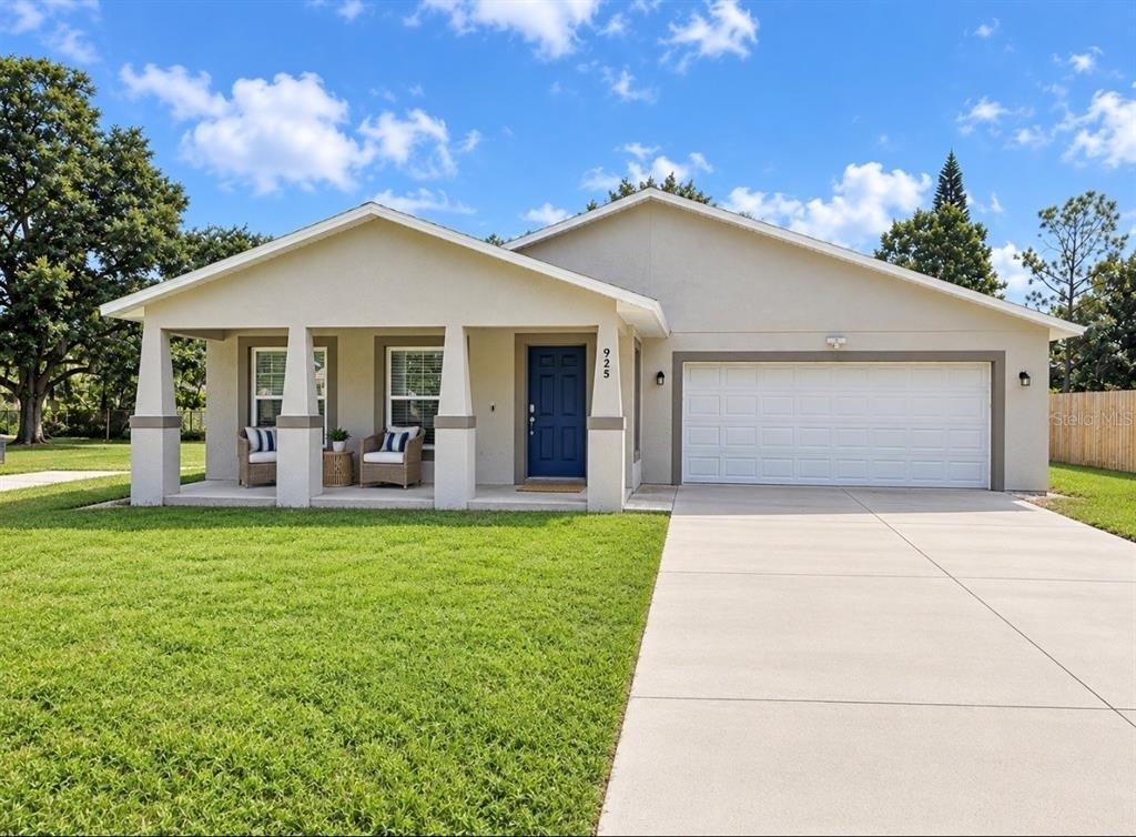 925 Oak Drive - Photo 0