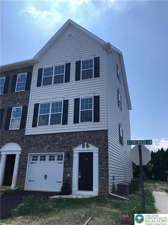 306 Stonewood Lane - Photo 0