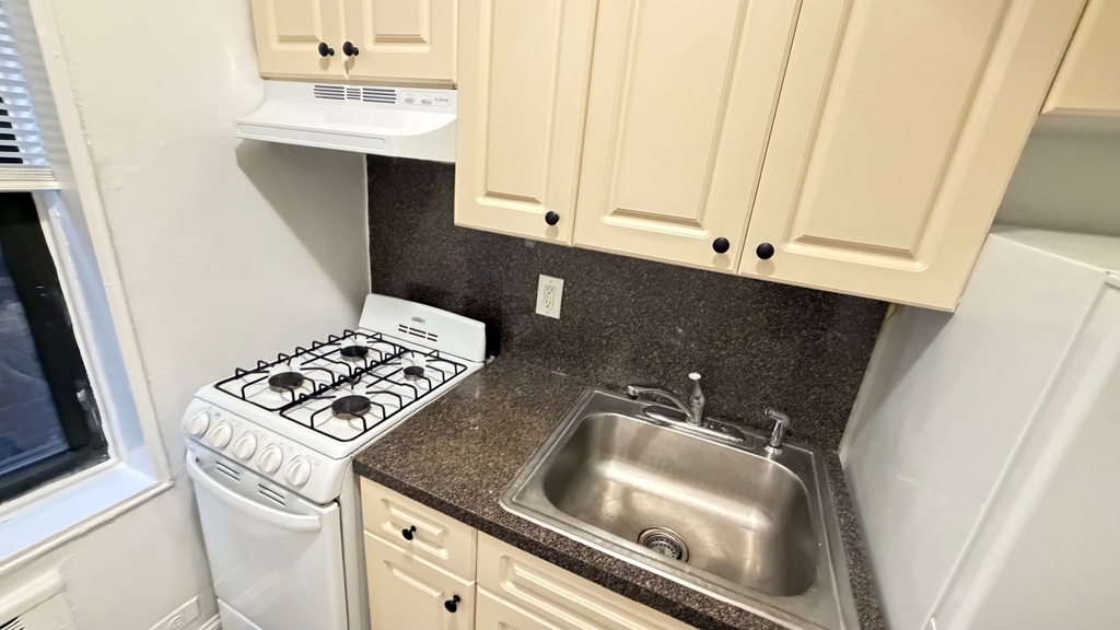 34-41 77th Street - Photo 4