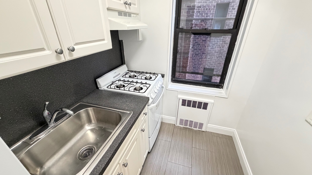 34-21 77th Street - Photo 4