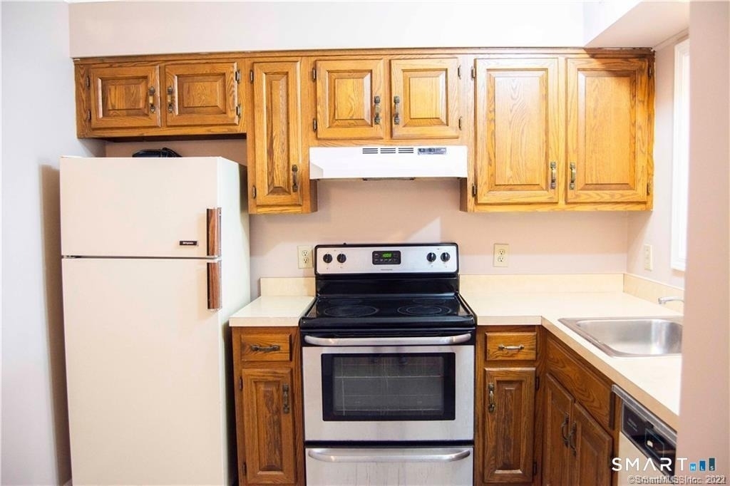 55 Mill Plain Road - Photo 11