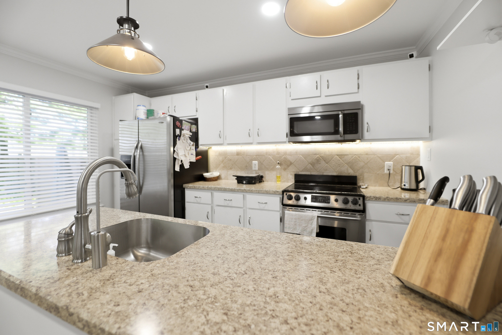 1463 Black Rock Turnpike - Photo 2