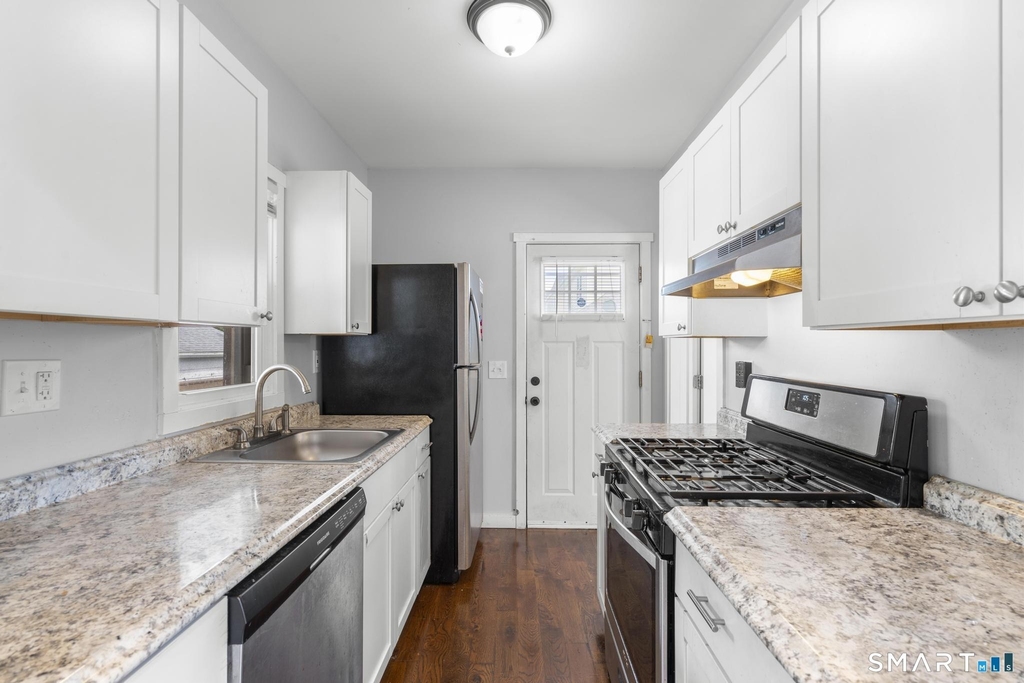 62 Saint Michaels Avenue - Photo 10