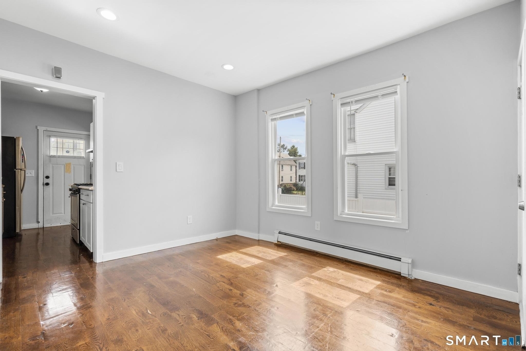 62 Saint Michaels Avenue - Photo 5