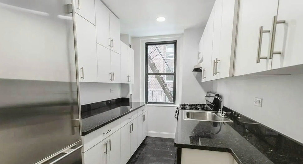 West 12th Street/ 6th ave - Photo 2