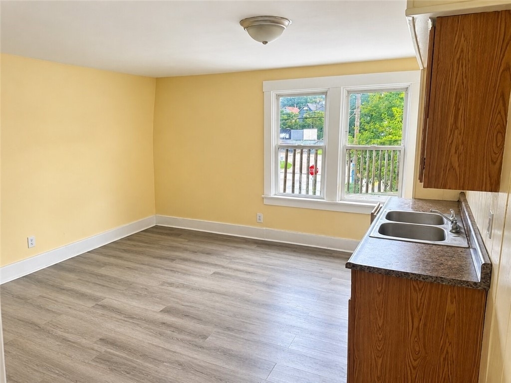 1538 5th Ave - Photo 2