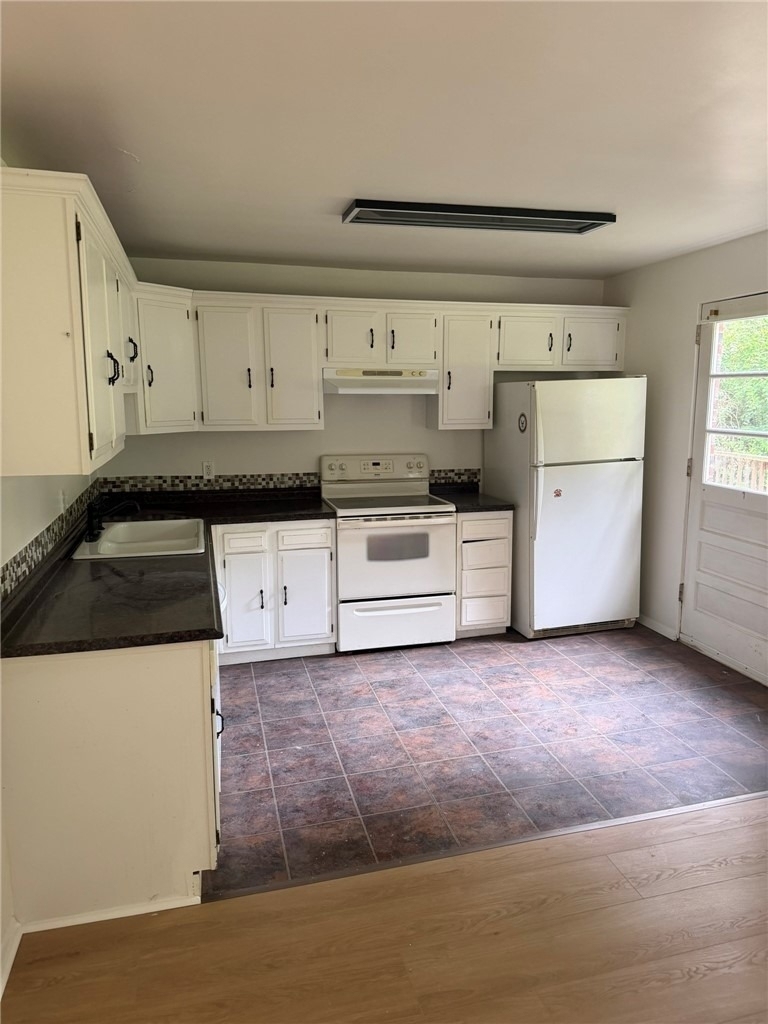 608 Broadhead Ave - Photo 1