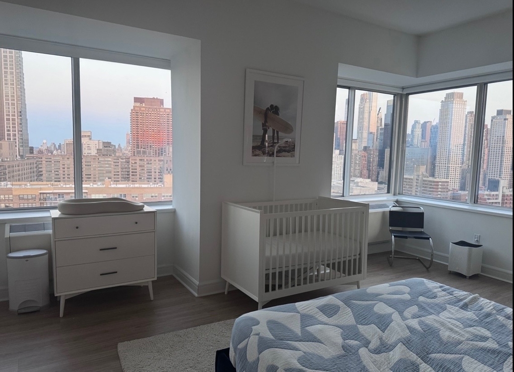 160 Riverside Boulevard - Photo 3