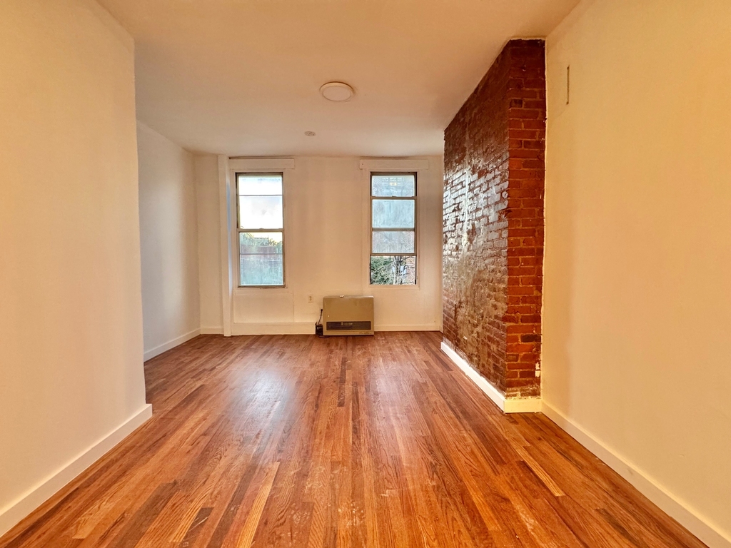 144 Suydam Street - Photo 0