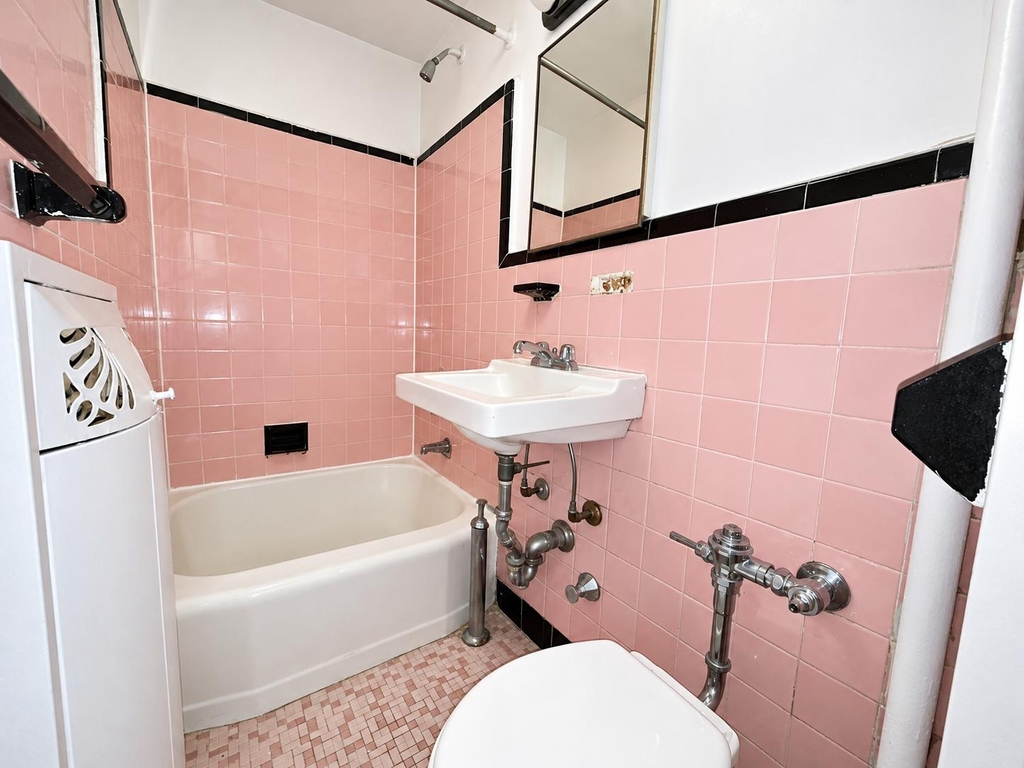 936 West End Avenue - Photo 0