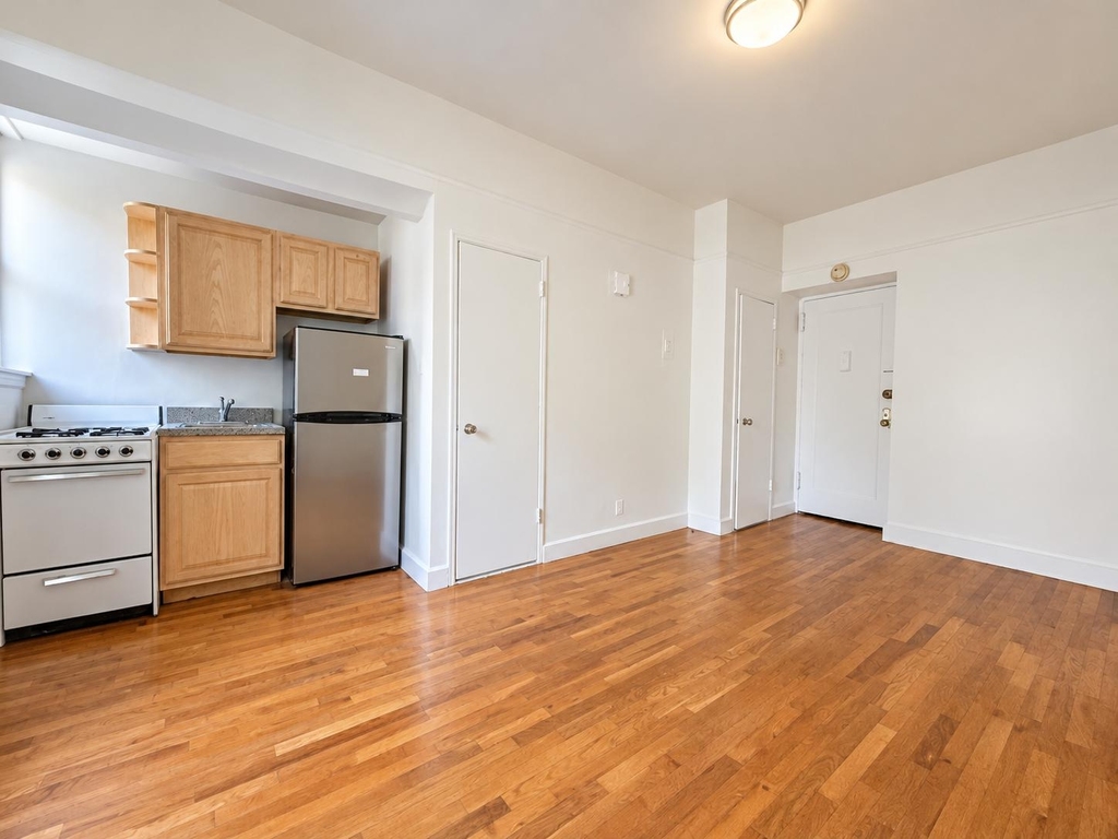 936 West End Avenue - Photo 3