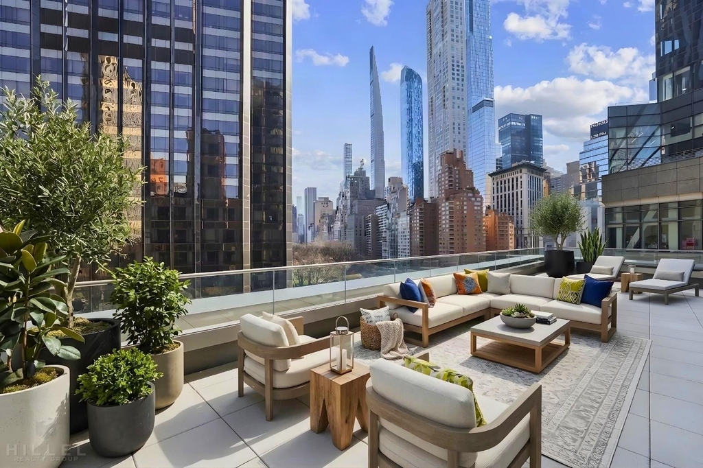 West 60th Street - Photo 4