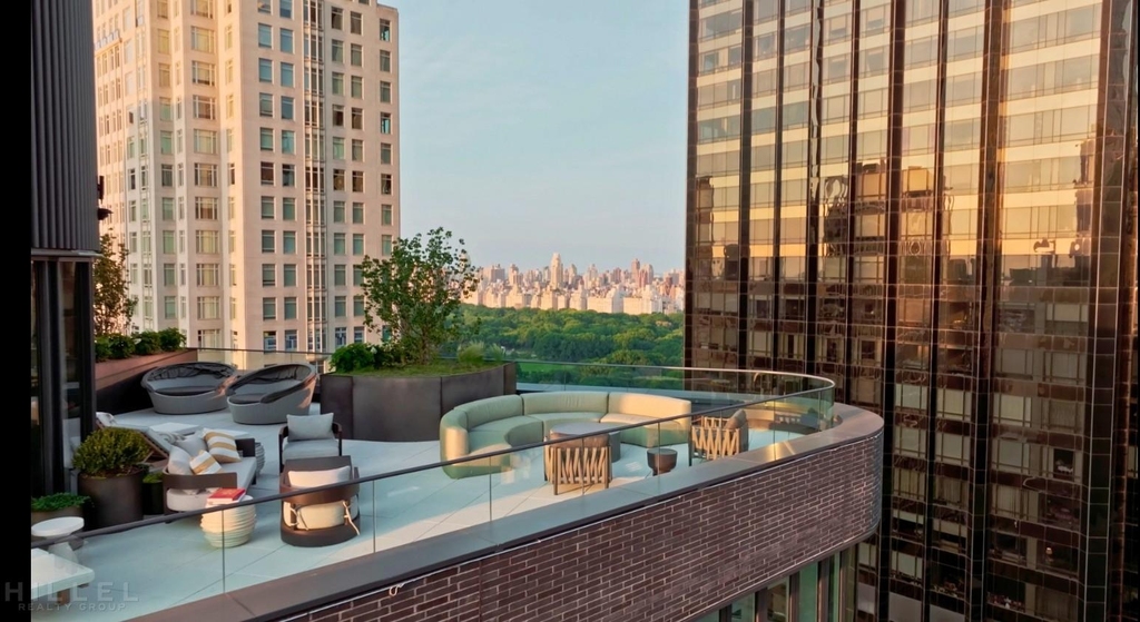 West 60th Street - Photo 12