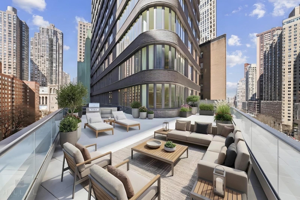 West 60th Street - Photo 1