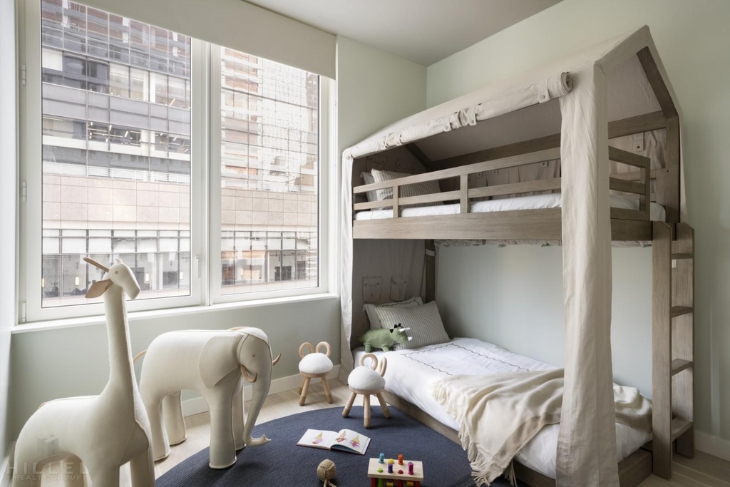 West 60th Street - Photo 7
