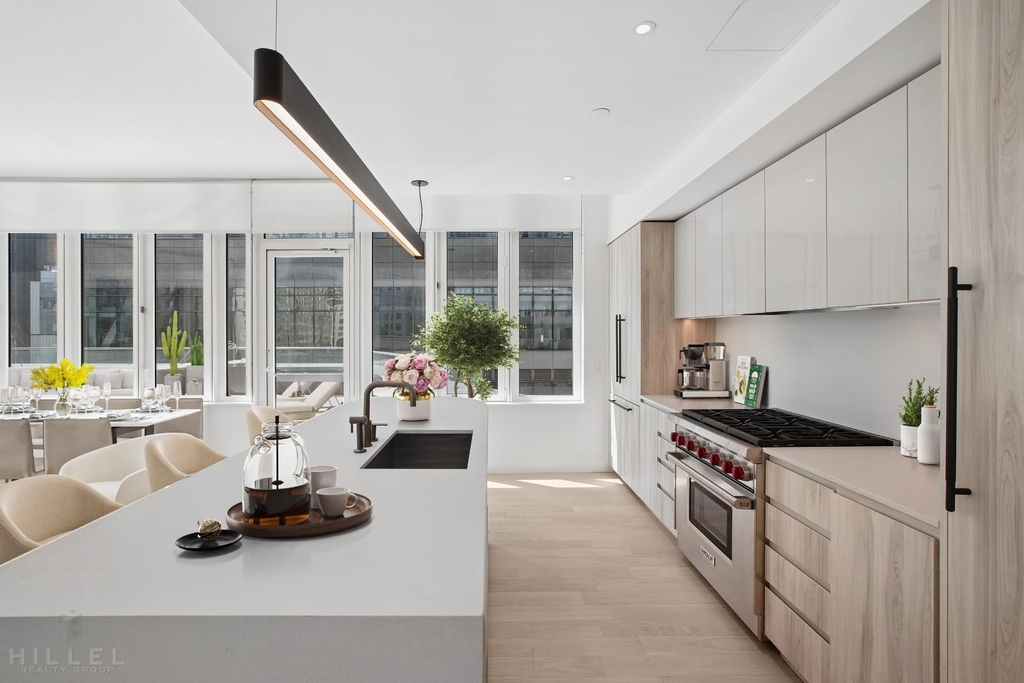 West 60th Street - Photo 2