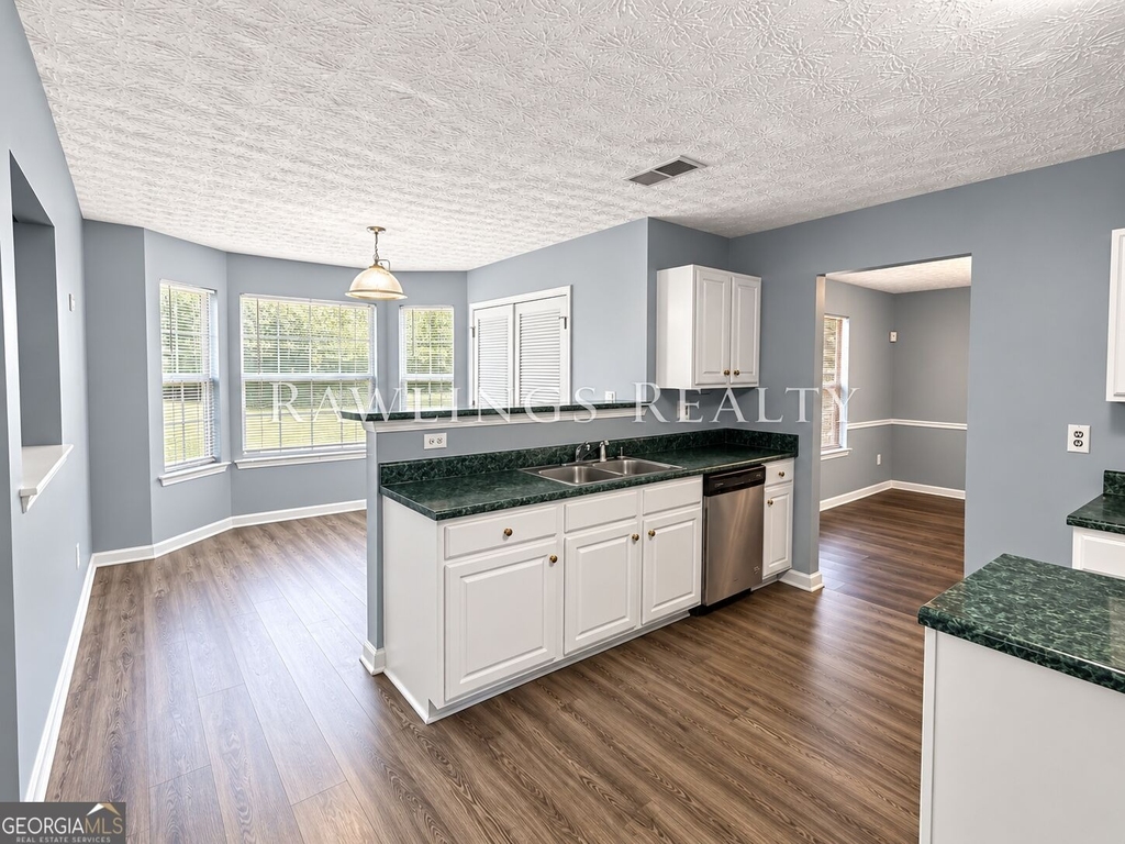 165 Concord Terrace - Photo 4