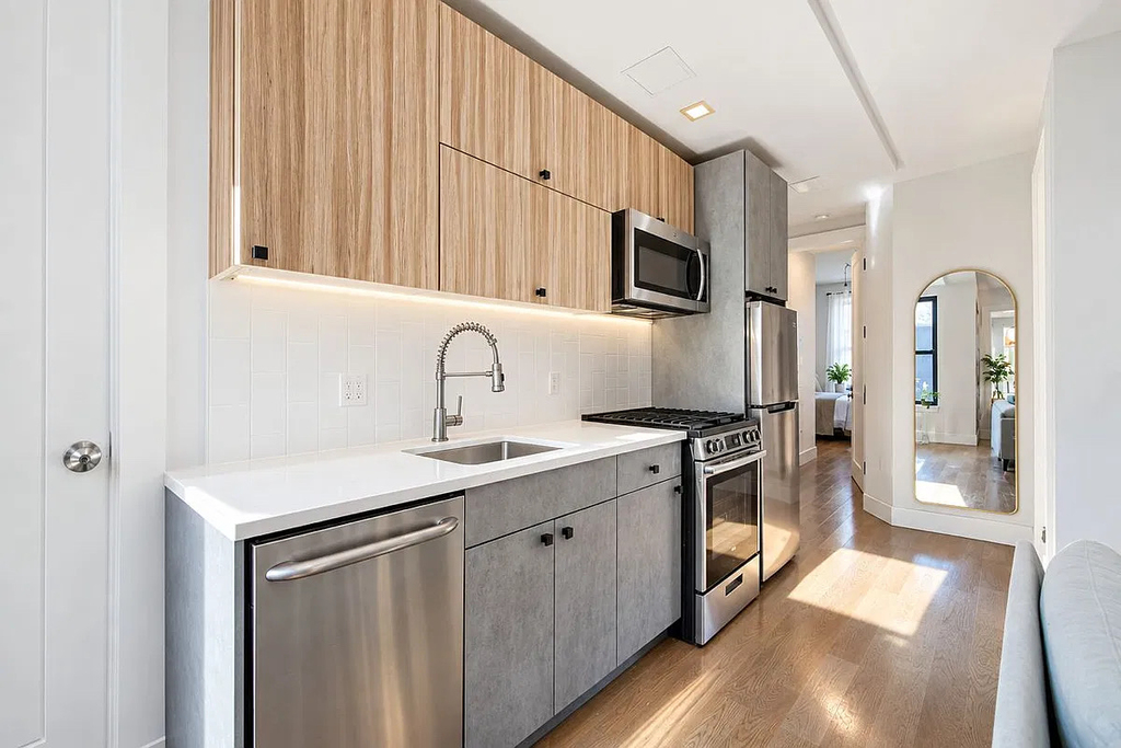 961 Seneca Avenue - Photo 2