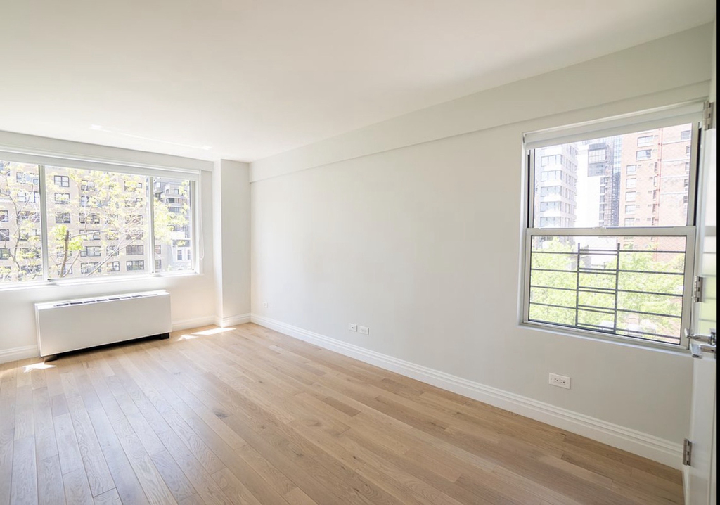 East 51st Street - Photo 3