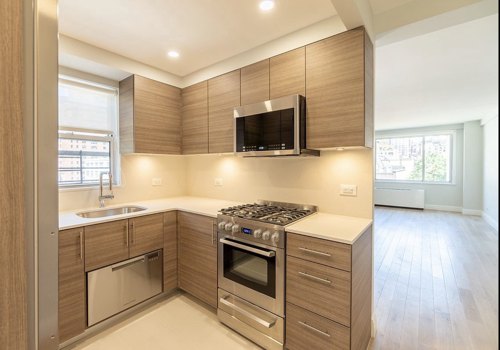 East 51st Street - Photo 2