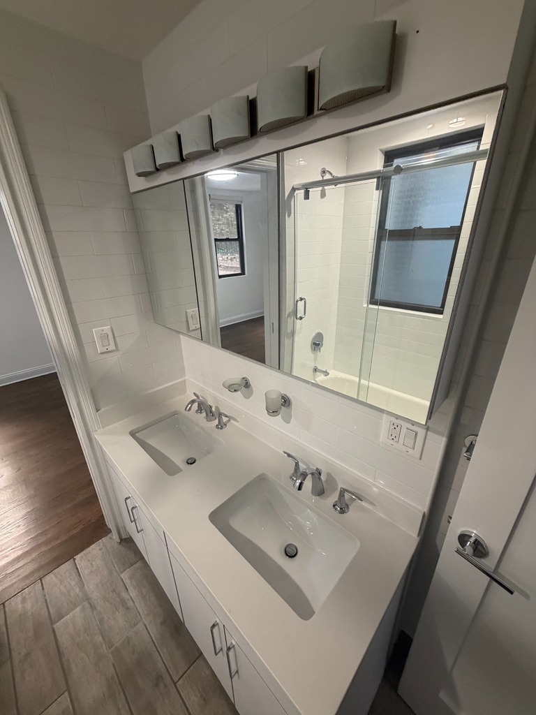 East 72nd Street - Photo 4