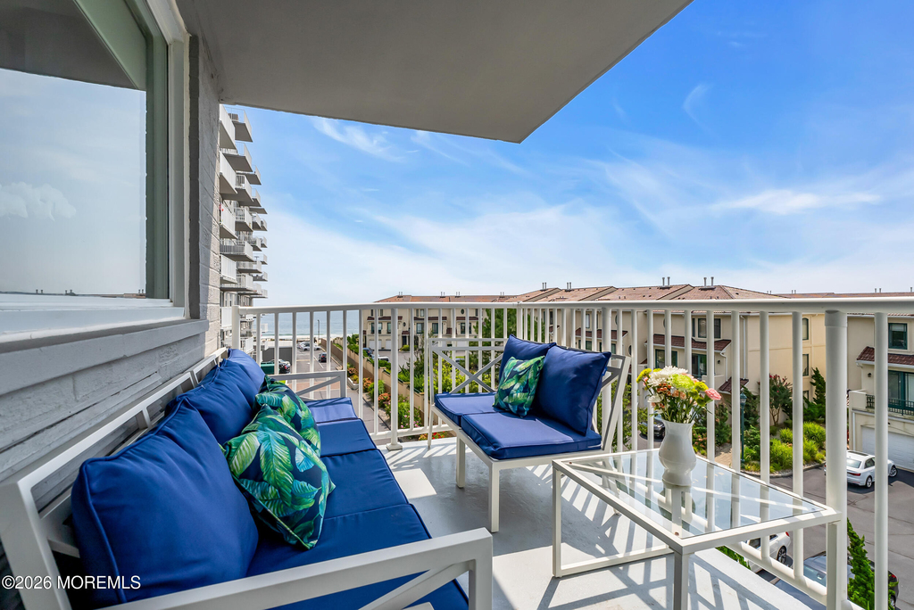 675 Ocean Avenue N - Photo 2