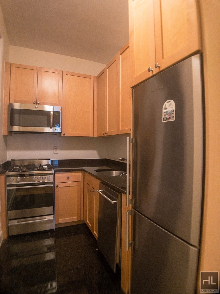 West 73 Street - Photo 3