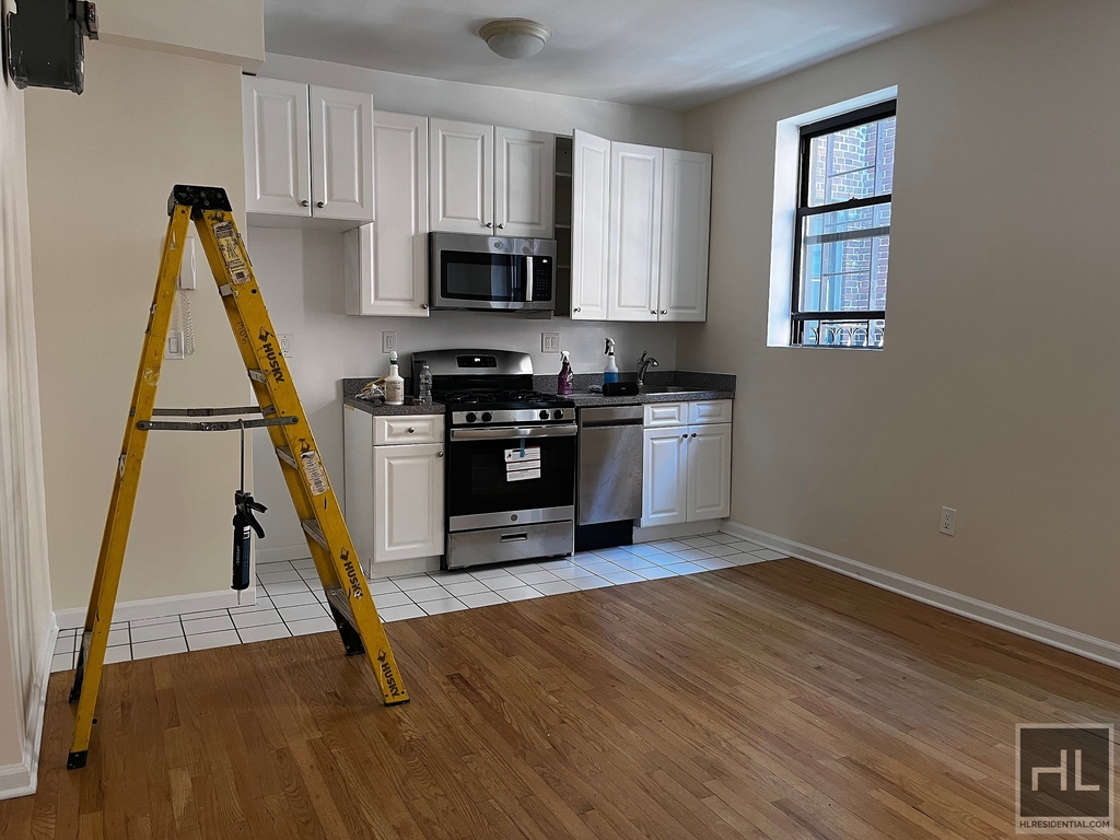West 45 Street - Photo 1