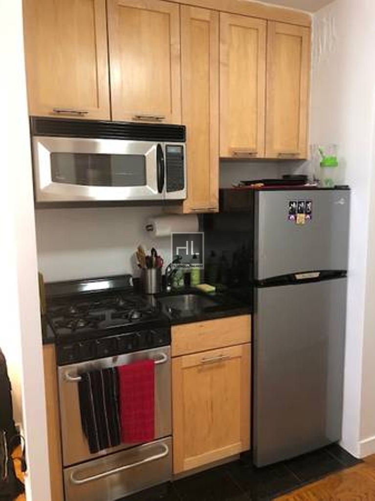 East 36 Street - Photo 6