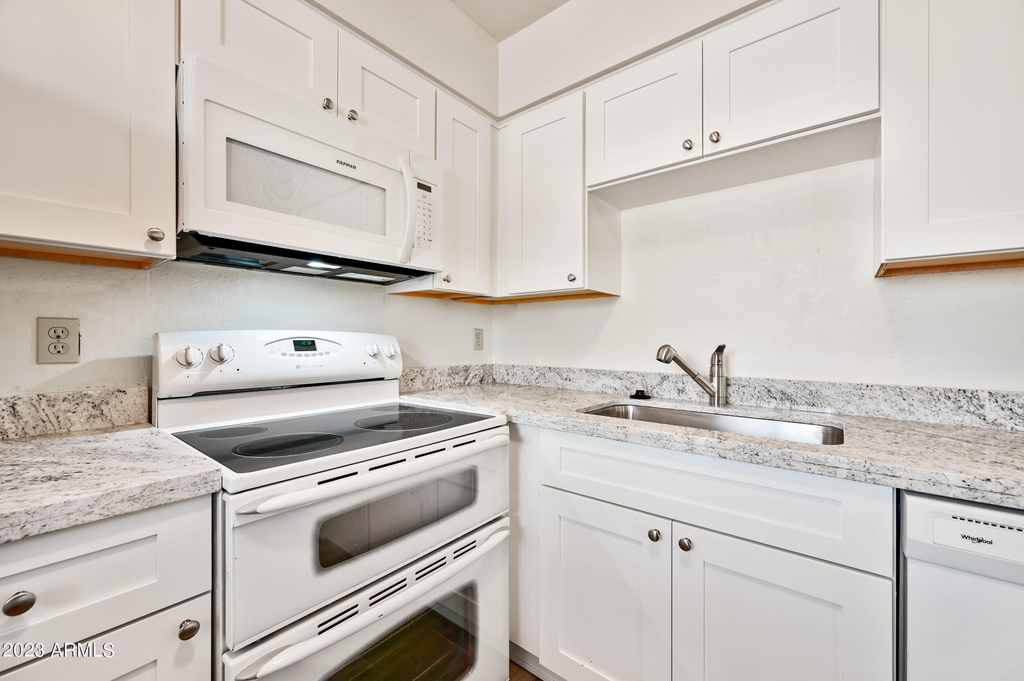 17642 N 32nd Street - Photo 6