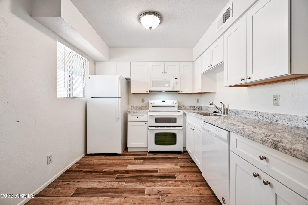 17642 N 32nd Street - Photo 5