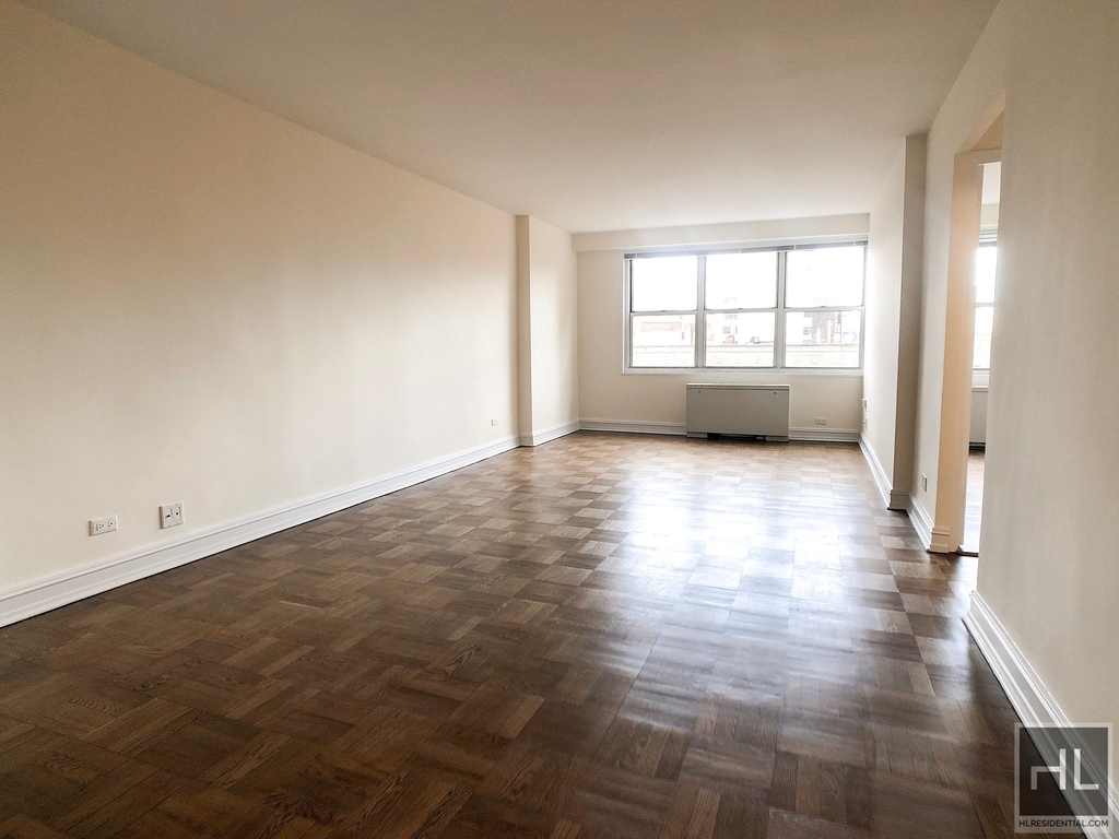 Eighth Avenue - Photo 2