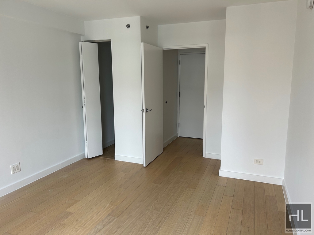 East 39th Street - Photo 2