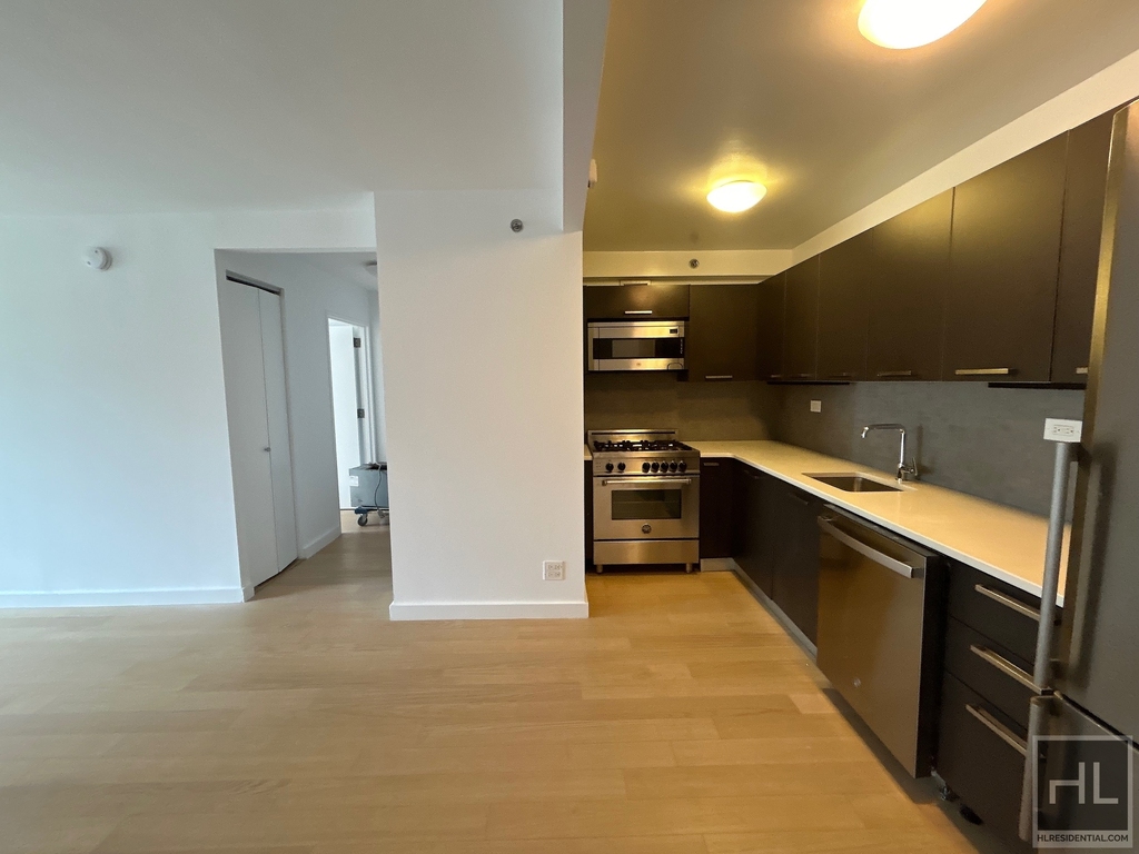 East 39th Street - Photo 5