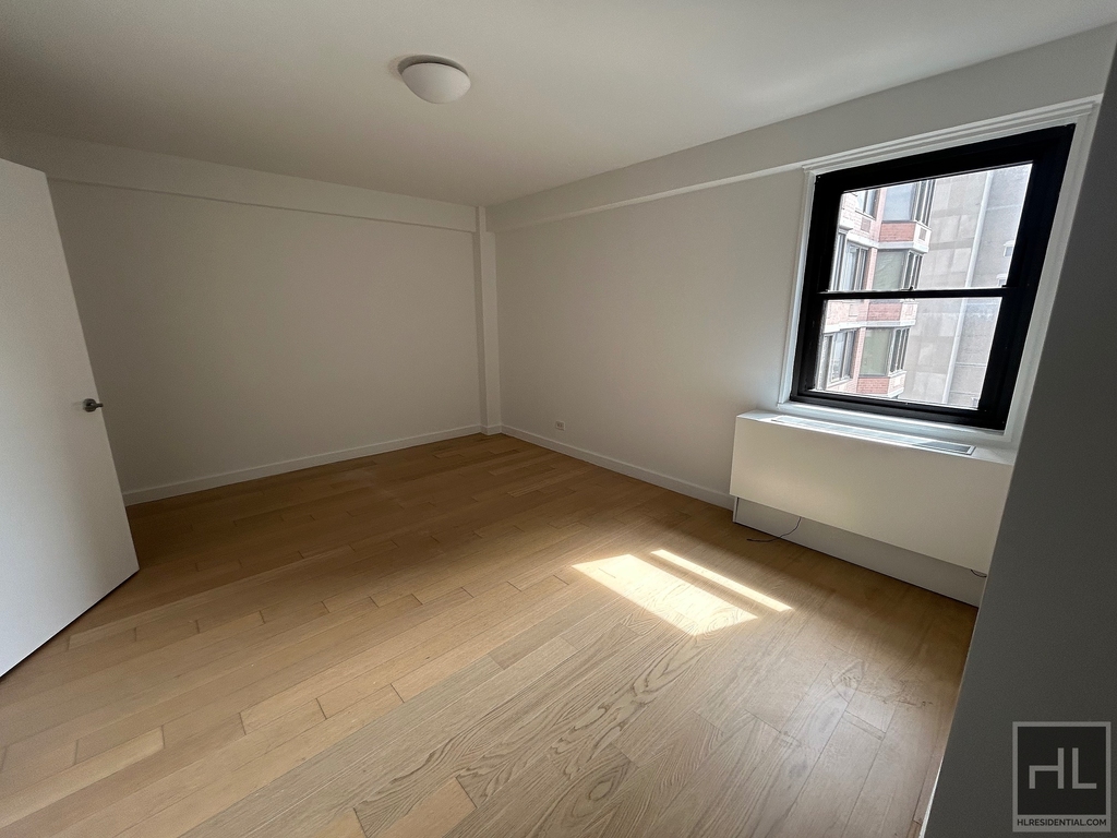 East 39th Street - Photo 3
