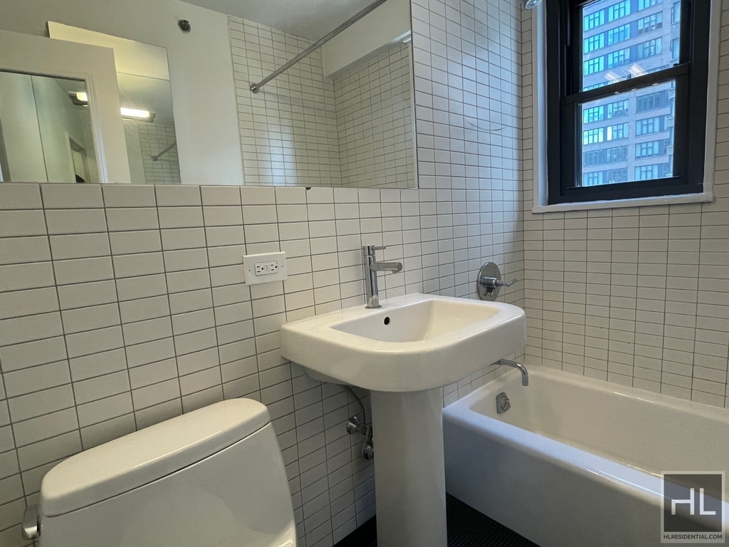 East 39th Street - Photo 5