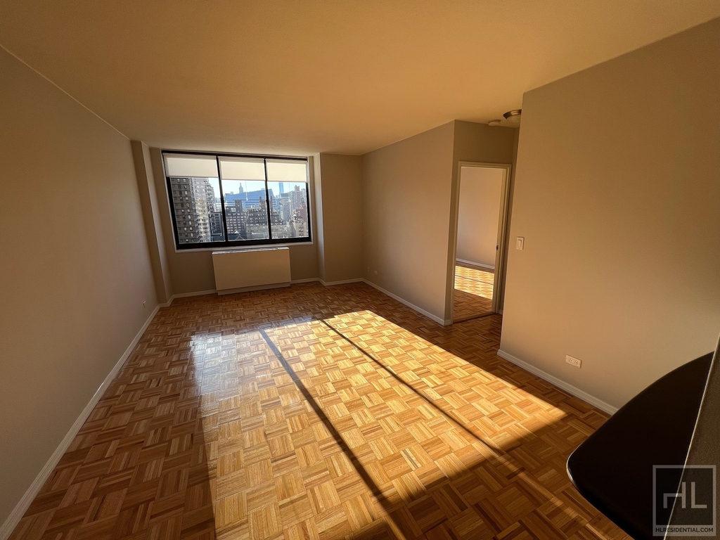 East 31st Street - Photo 2