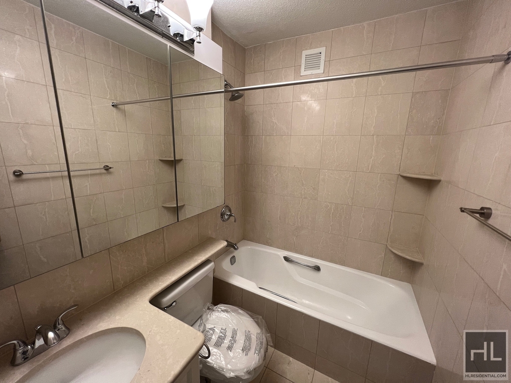 East 31st Street - Photo 4