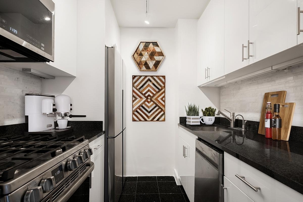 East 75th Street - Photo 3