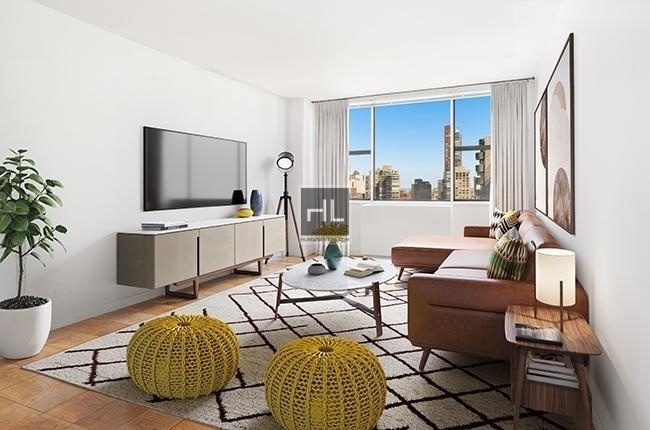 East 75th Street - Photo 2