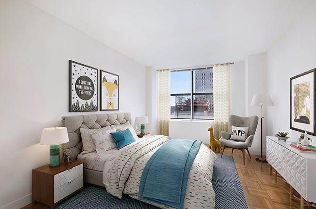East 75th Street - Photo 4