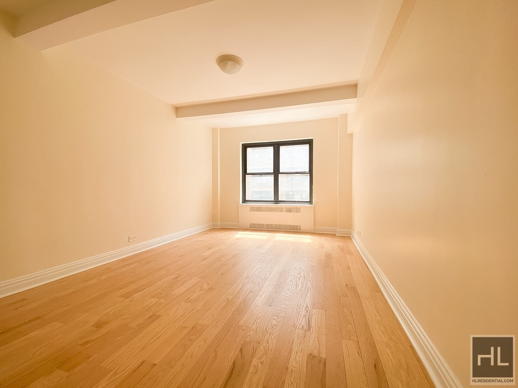 East 56 Street - Photo 0