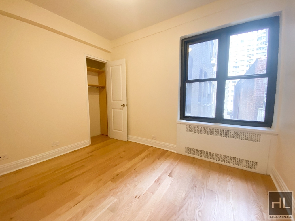 East 56 Street - Photo 4