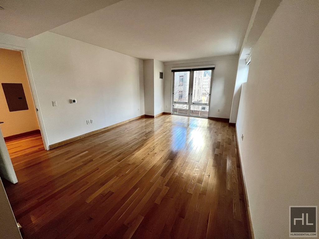 West 37th Street - Photo 4