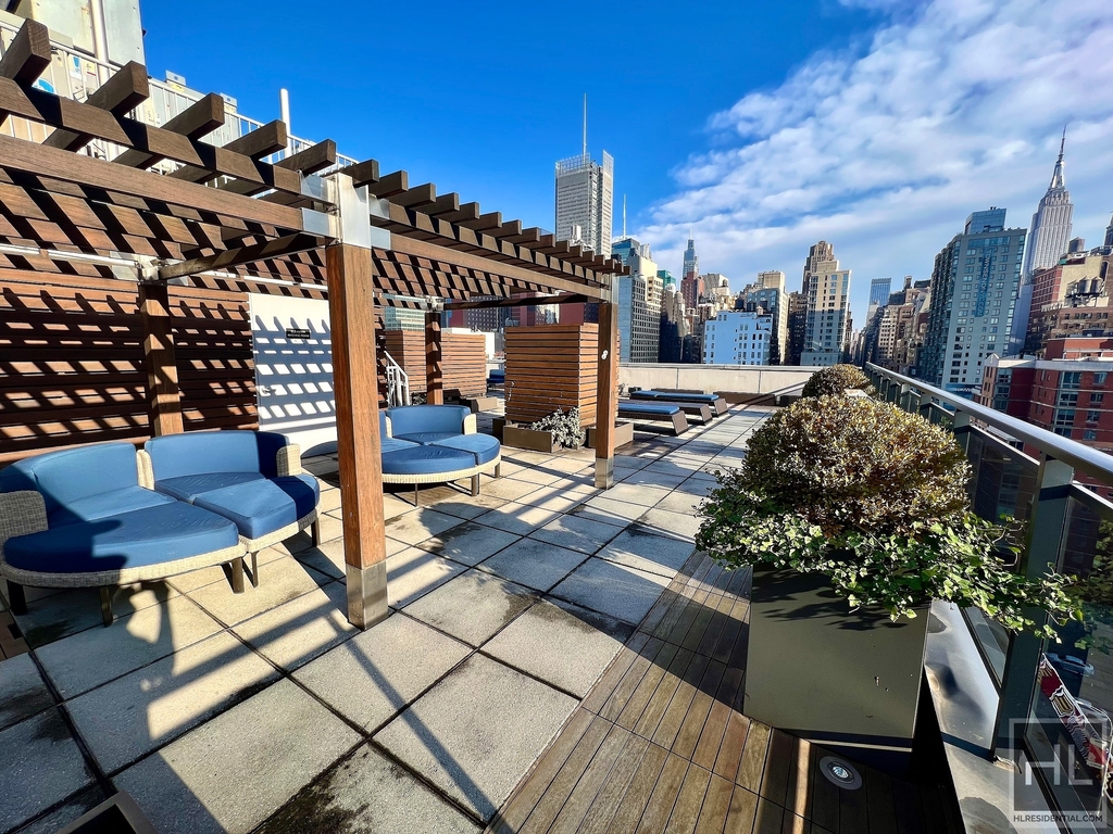 West 37th Street - Photo 0