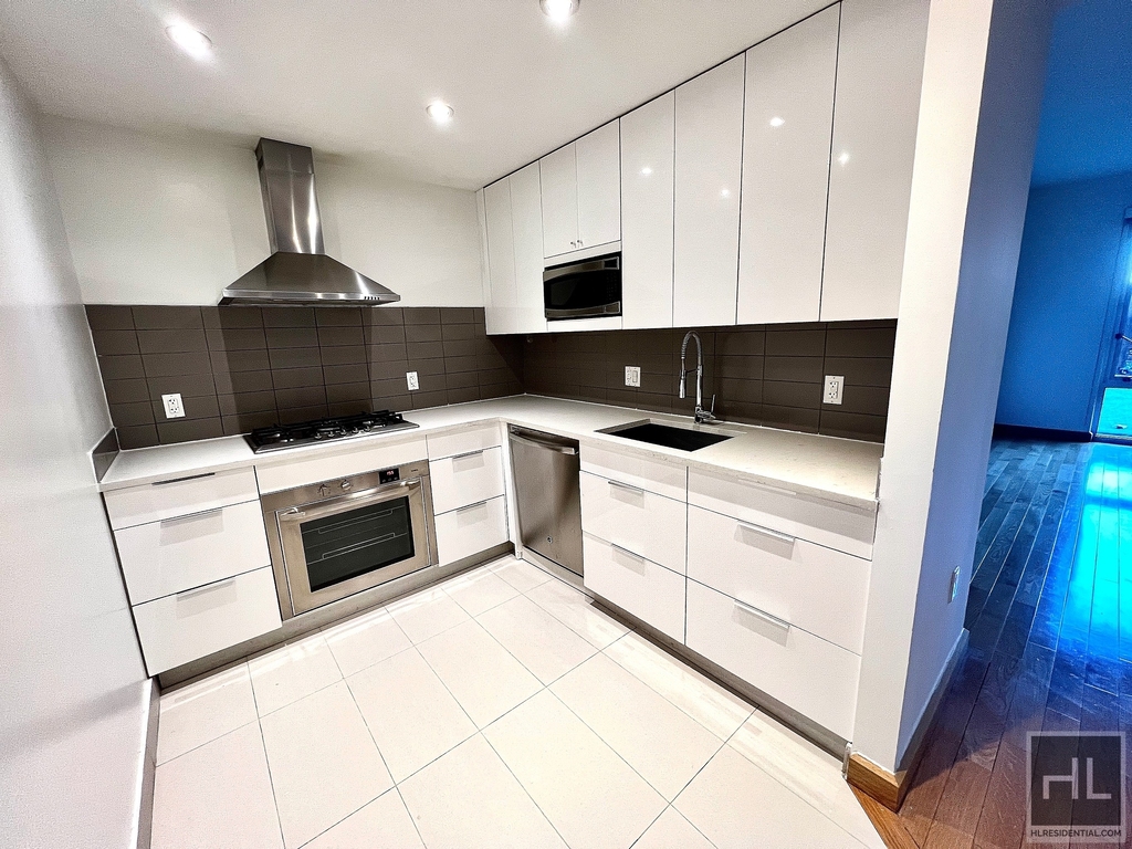 West 37th Street - Photo 1